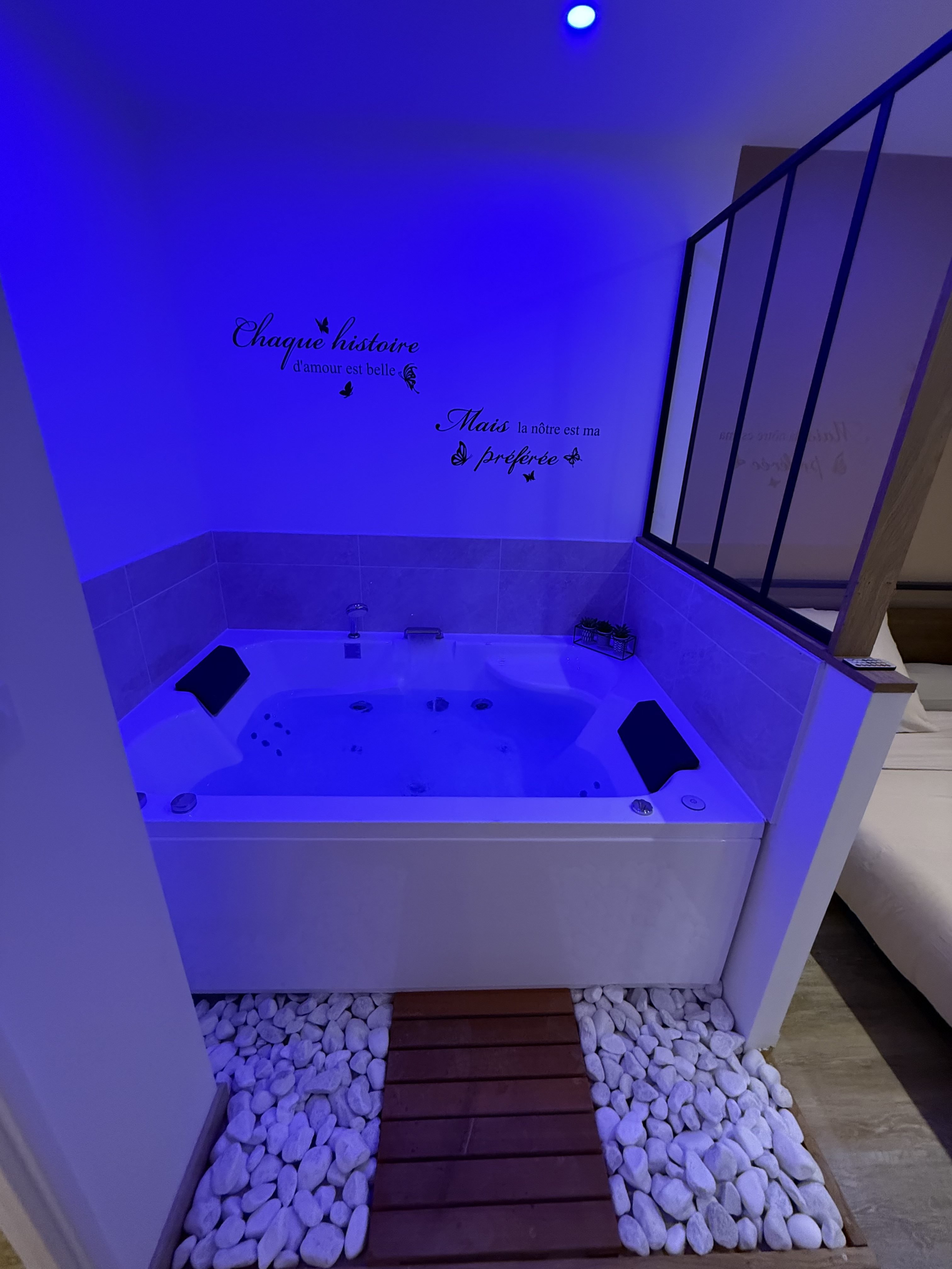 Le cocon des coeurs lovz room avec jacuzzi