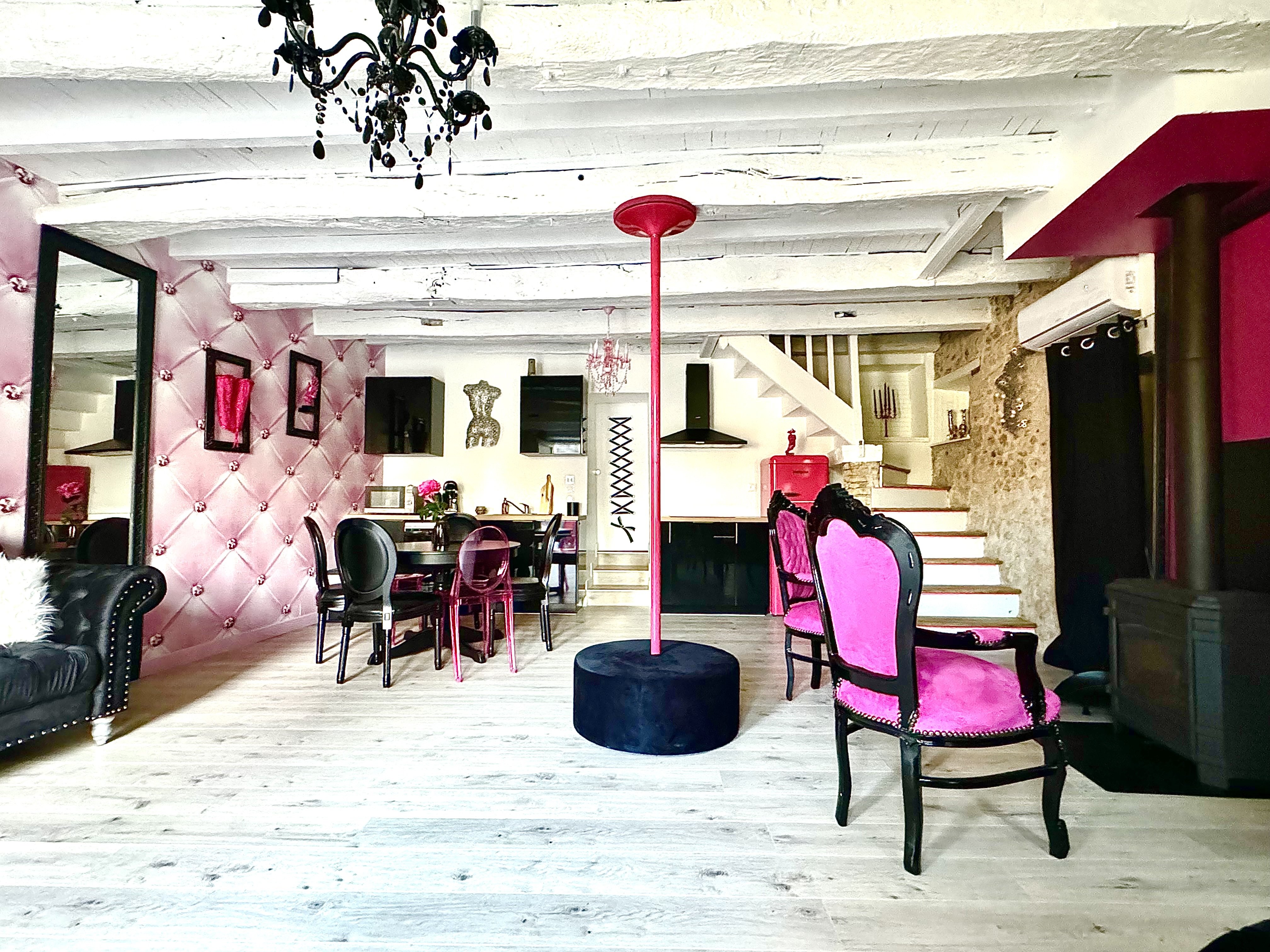 Caporizon love house - love room