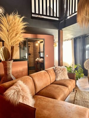 Love room insolite avec jacuzzi sous serre et sauna