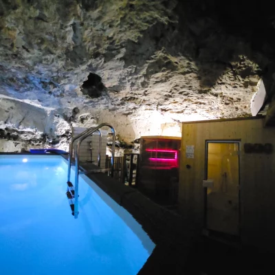 Un lieu atypique gite et son spa troglodyte privatif