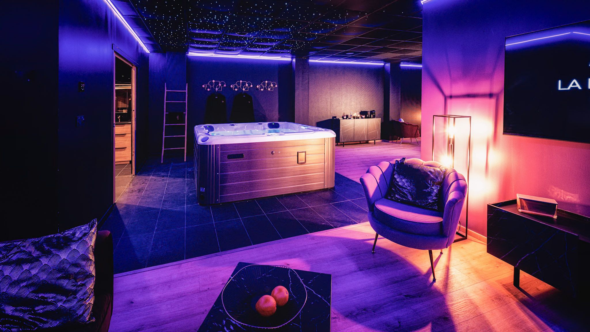 Love room à Cognac - a parenthèse avec jacuzzi privatif