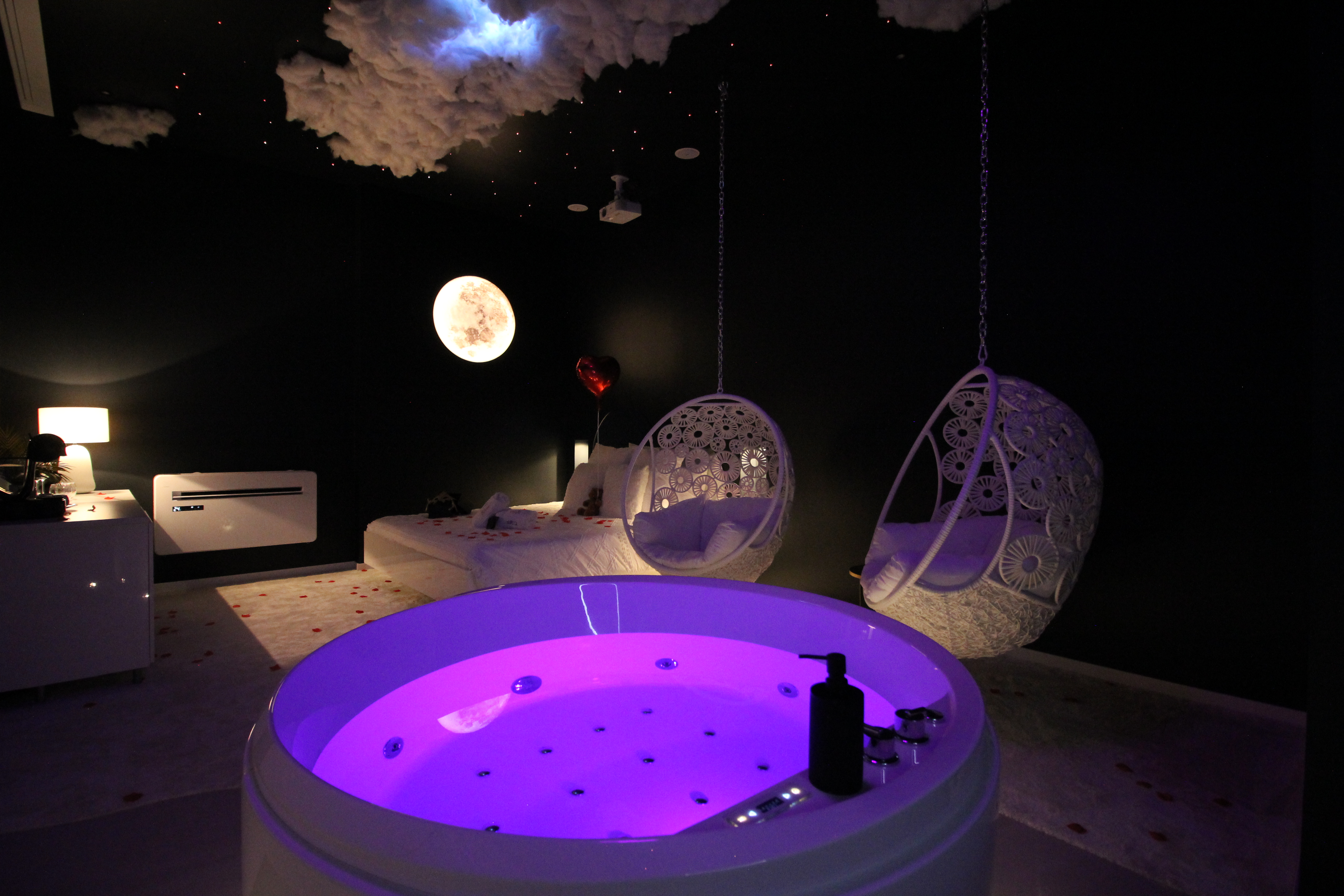 Love room à 1h de Lyon - Suite Air