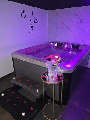 Love room La Secrète avec spa privatif