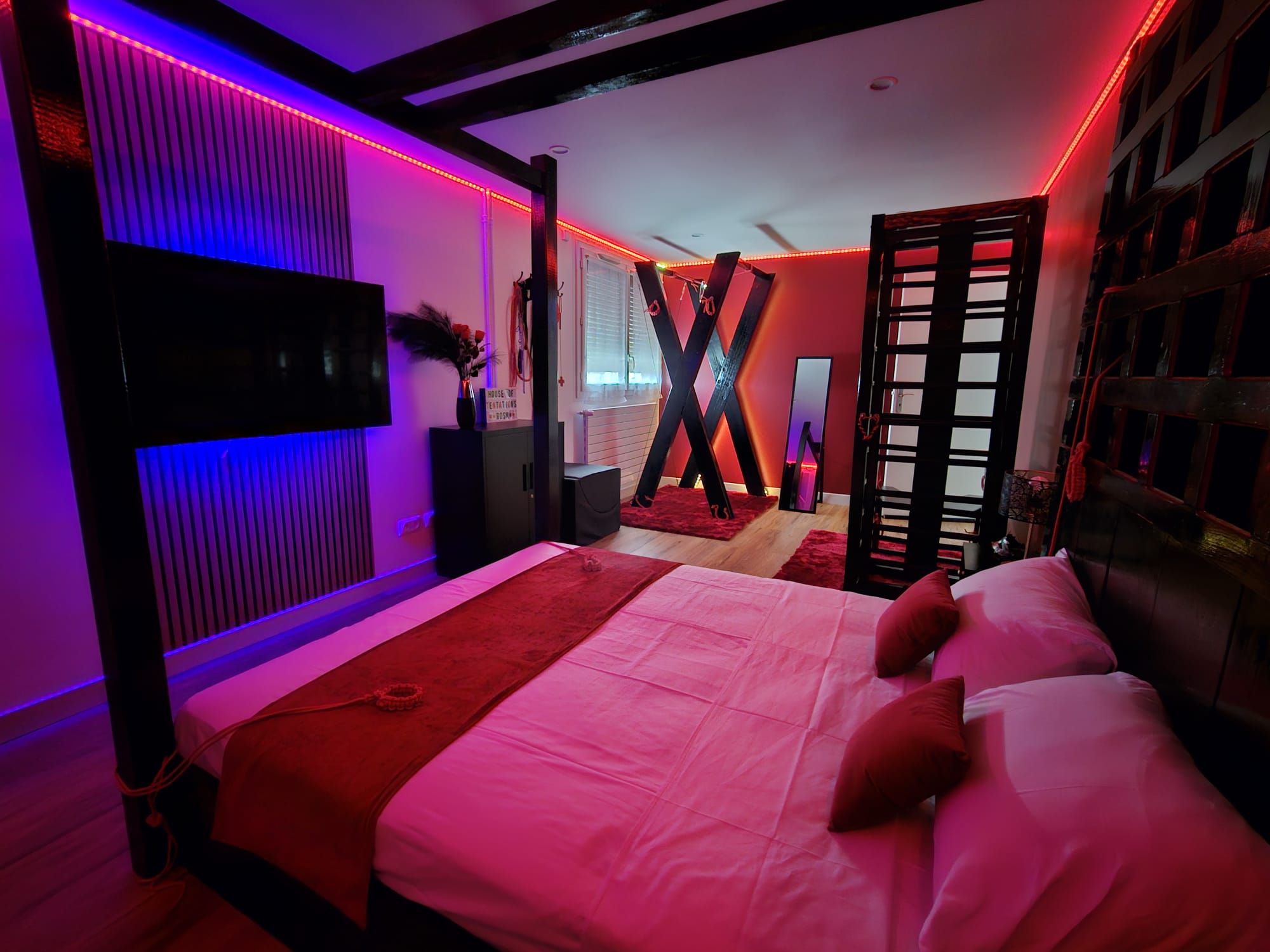 Love room Spa Hammam et Donjon - Chambre