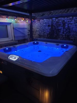 Jacuzzi Spa Privatif à 10 min Montargis