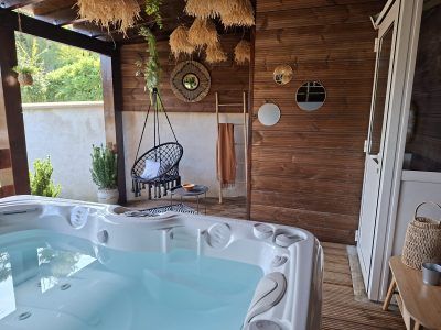 Love room Sensation avec jacuzzi et sauna